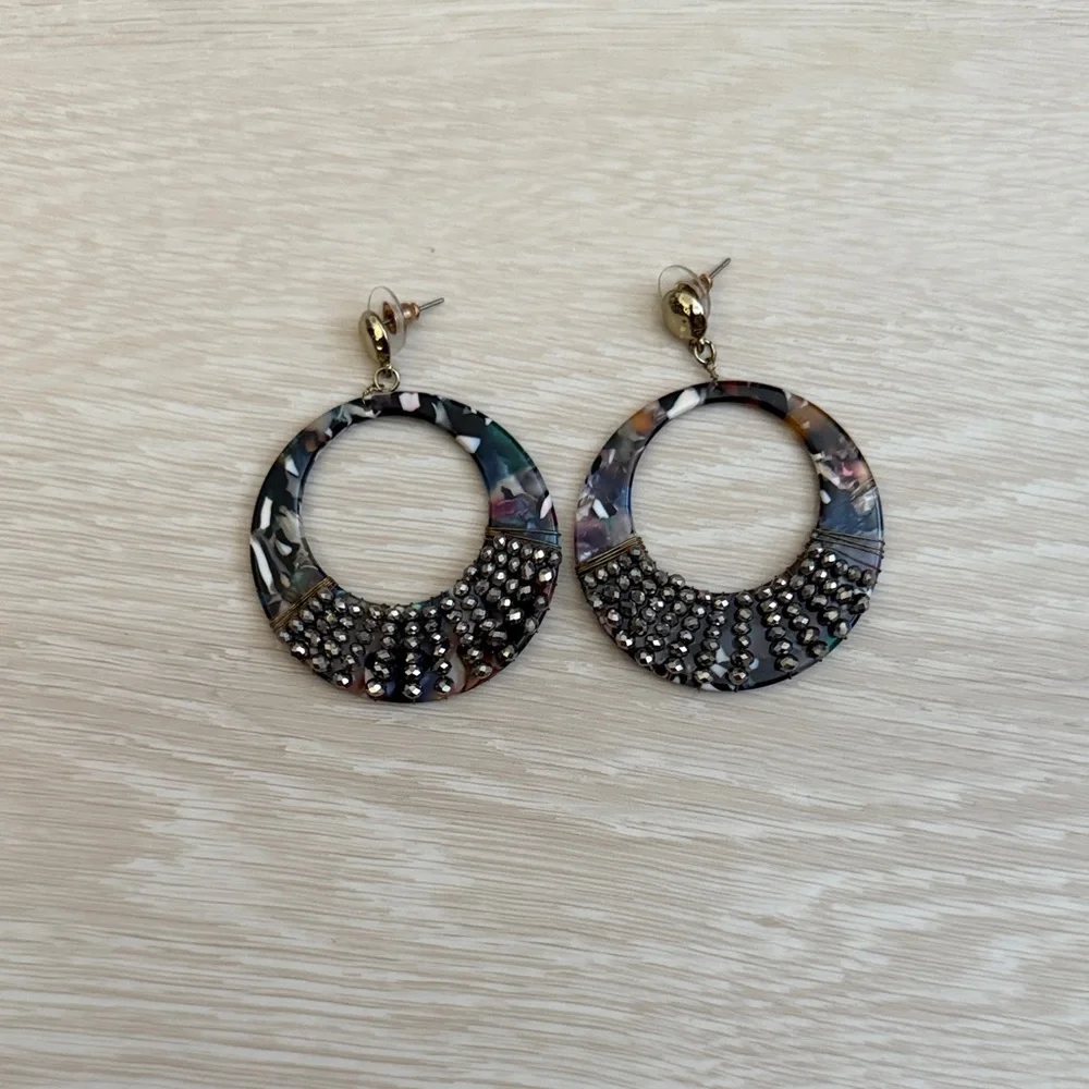 ✨ Multicolor Hoop Earrings with Silver Accents - Picture 1 of 6